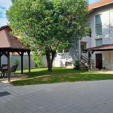 Apartman Kod Dide I Bake Vukovar Bagian luar foto