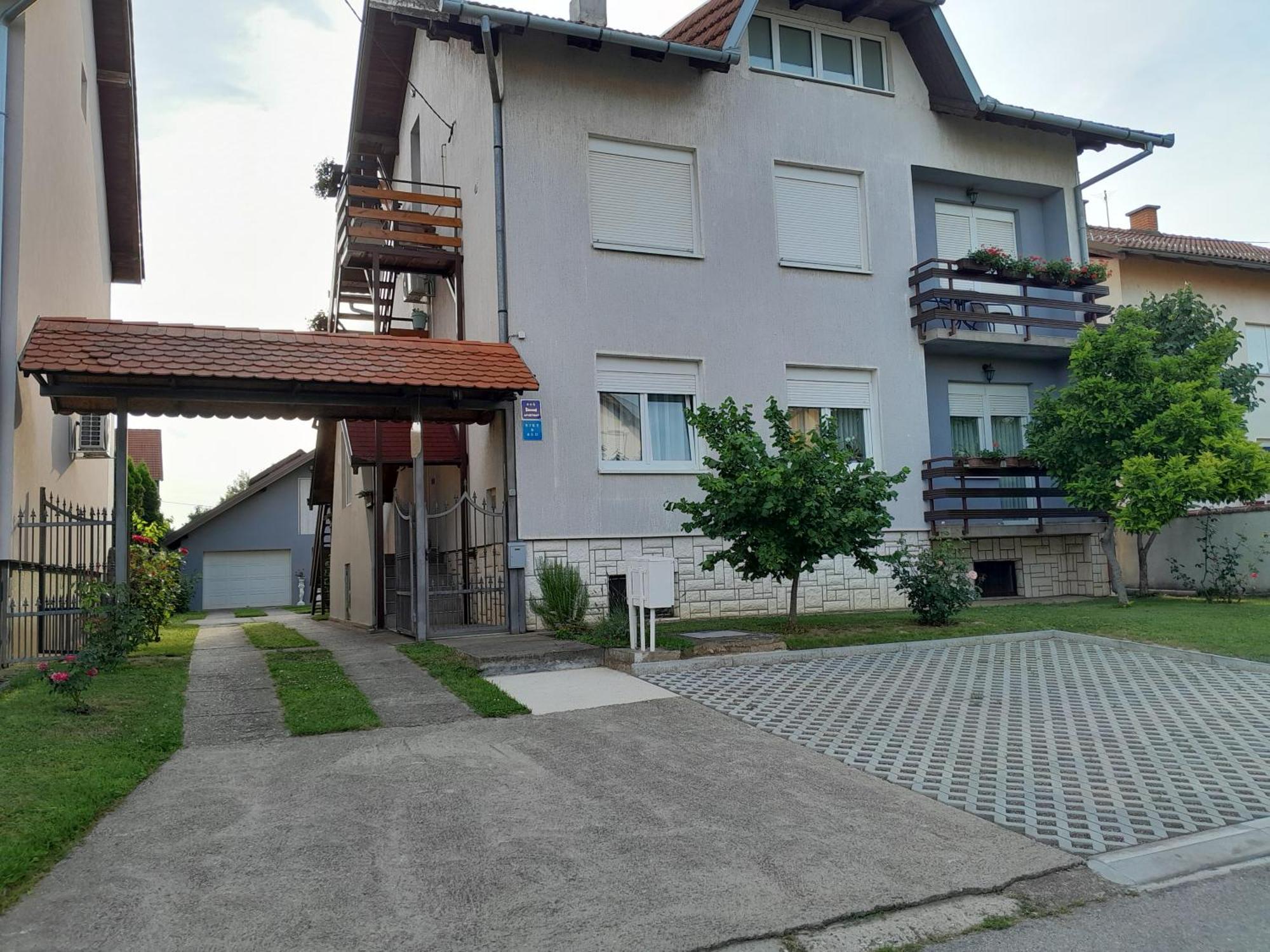 Apartman Kod Dide I Bake Vukovar Bagian luar foto